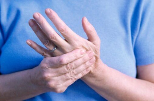 Боль у суставах пэндзляў і пальцаў рук - прыкмета розных захворванняў